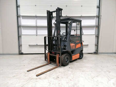 LPG Forklifts 1999  Toyota 42-6FGF15 (1)