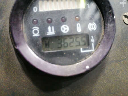 Elektromos 4 kerekű 1993  Linde E35P (11)