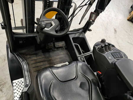 LPG heftrucks 2021  Linde H25T-01 (8)