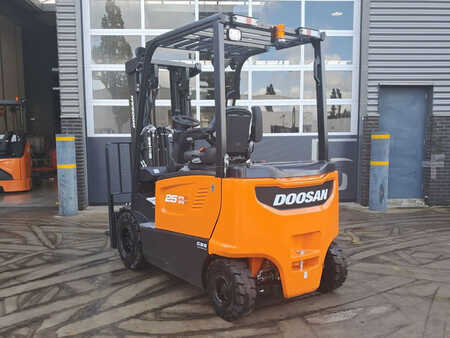 Doosan B25X-7 Plus