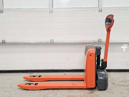 Electric Pallet Trucks 2021  Linde MT15 (10)