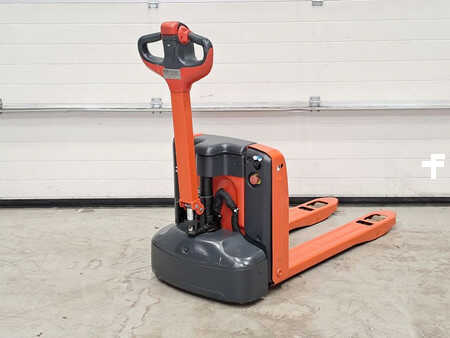 Electric Pallet Trucks 2021  Linde MT15 (12)