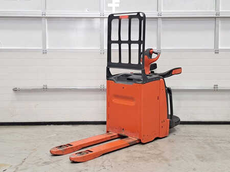 Electric Pallet Trucks 2019  Linde T20AP (1)