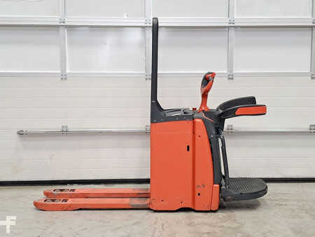 Electric Pallet Trucks 2019  Linde T20AP (2)