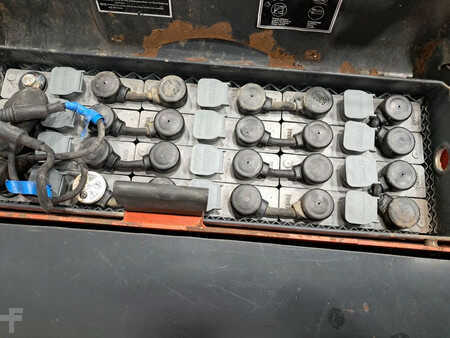Porta-paletes elétrico 2003  Linde T16 (6)