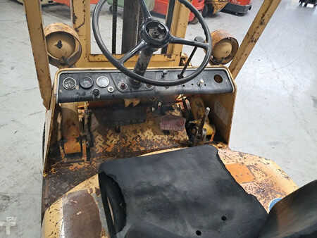 Wózki widłowe diesel - Hyster H2.50J (8)
