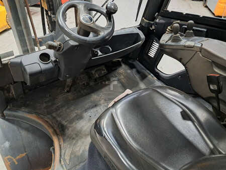 Empilhador diesel 2011  Linde H45D-01 (8)
