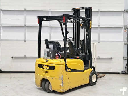 Chariots électriques à 3 roues 2022  Yale ERP16VT (4)