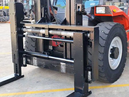 Rough Terrain Forklifts 2004  Manitou MC70T (7)