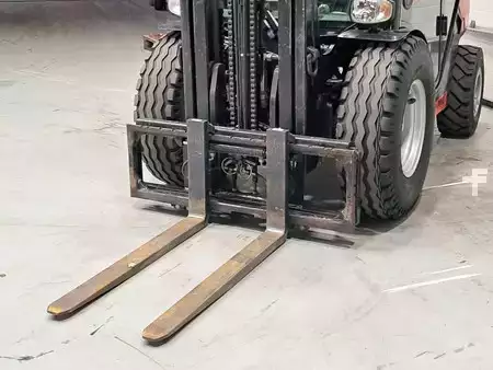 Diesel heftrucks 2022  Manitou MC25-4 (7)