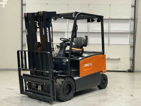 Chariots électriques à 4 roues 2023  Doosan B30X-7 (1)