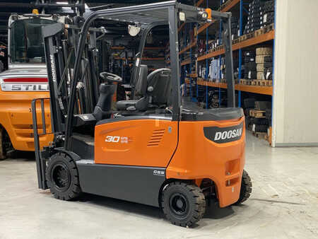 Chariots électriques à 4 roues 2023  Doosan B30X-7 (3)