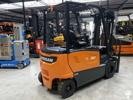 Chariots électriques à 4 roues 2023  Doosan B30X-7 (4)