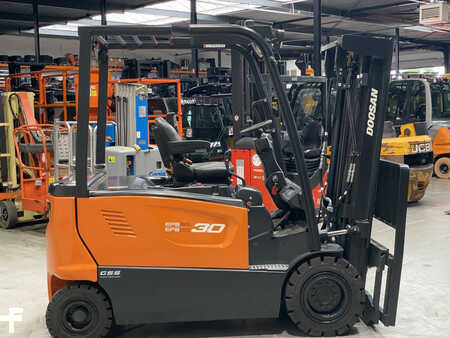 Chariots électriques à 4 roues 2023  Doosan B30X-7 (5)