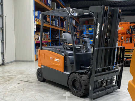 Chariots électriques à 4 roues 2023  Doosan B30X-7 (6)