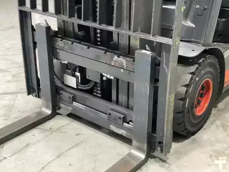 Elektrisk- 4 hjul 2018  Linde E30-01 (7)