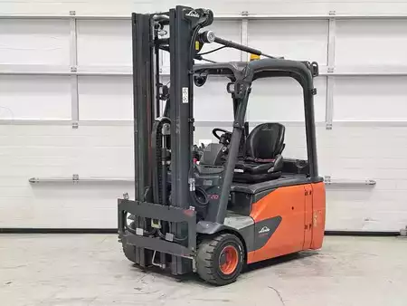 Eléctrica de 3 ruedas  Linde E20L-02 (1)