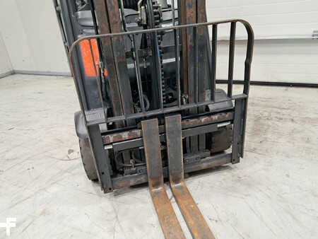 Empilhador a gás 2014  Linde H20T-01 (7)