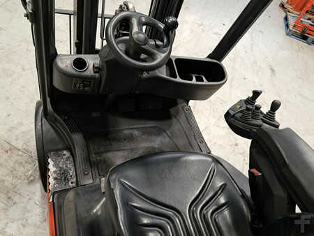 Empilhador a gás 2014  Linde H20T-01 (8)