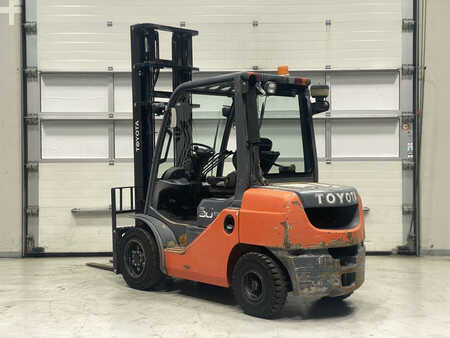 Dieselový VZV 2013  Toyota 02-8FDF30 (3)