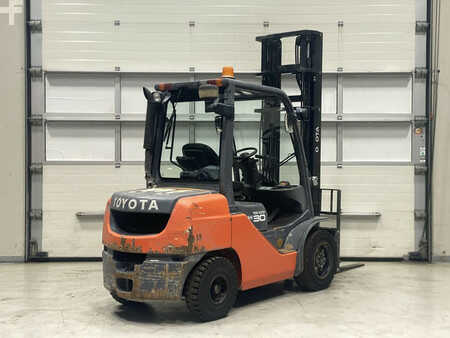 Dieselový VZV 2013  Toyota 02-8FDF30 (4)