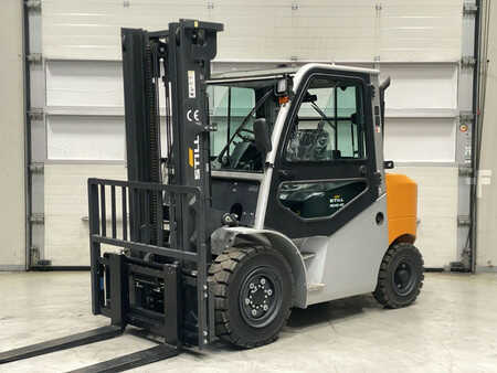Diesel gaffeltruck 2021  Still RC42-40 (1)