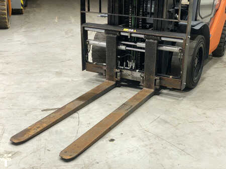 Dieselový VZV 2018  Toyota 02-8FDF30 (18)