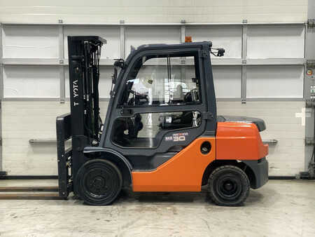 Dieselový VZV 2018  Toyota 02-8FDF30 (2)