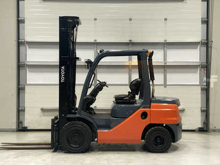 Dieselový VZV 2022  Toyota 52-8FDF30 (2)