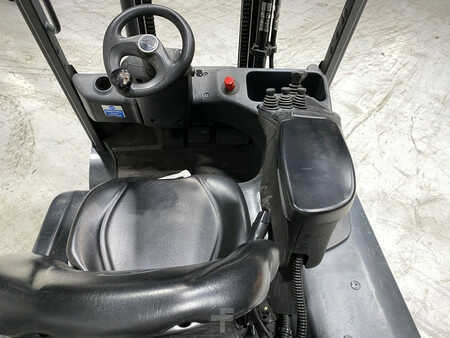 Sähkö - 4 pyör 2017  Linde E25-01 (8)