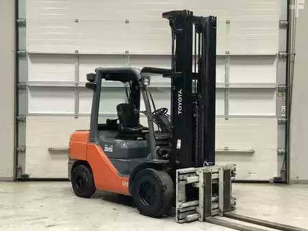 Dieselstapler 2015  Toyota 02-8FDJF35 (6)