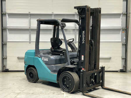Dieselstapler 2015  Toyota 02-8FDJF35 (6)