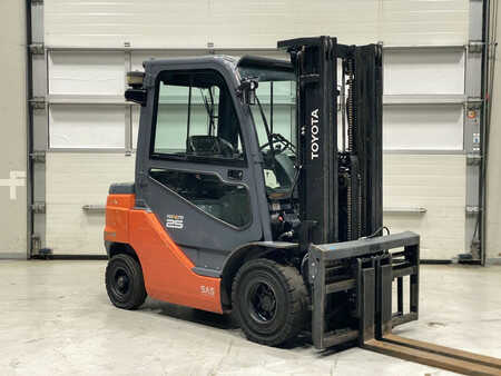 Dízel targoncák 2022  Toyota 52-8FDF25 (6)