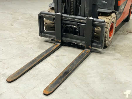 Eléctrica de 4 ruedas 2013  Linde E25L-01 (7)