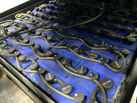 Eléctrica de 4 ruedas 2013  Linde E25L-01 (9)