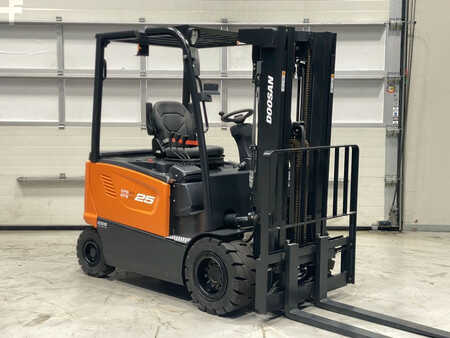 Elektro 4 Rad 2023  Doosan B25X-7 Plus (6)