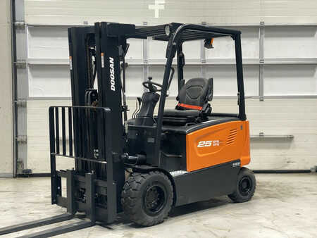 Elektro 4 Rad 2023  Doosan B25X-7 Plus (1)