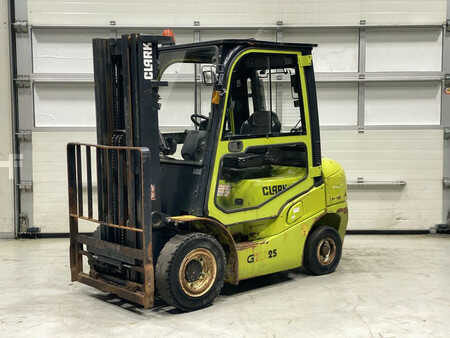 Dieselstapler 2016  Clark GTS25D (1)