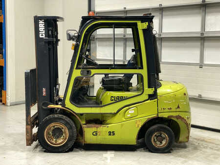 Dieselstapler 2016  Clark GTS25D (2)