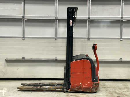 Apilador conductor incorporado  Linde L16 (2)