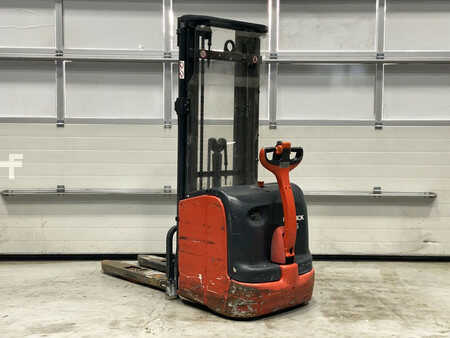 Apilador conductor incorporado  Linde L16 (3)