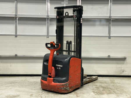 Apilador conductor incorporado  Linde L16 (4)