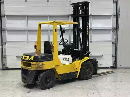 Carretilla elevadora diésel - TCM FHD30Z (4)