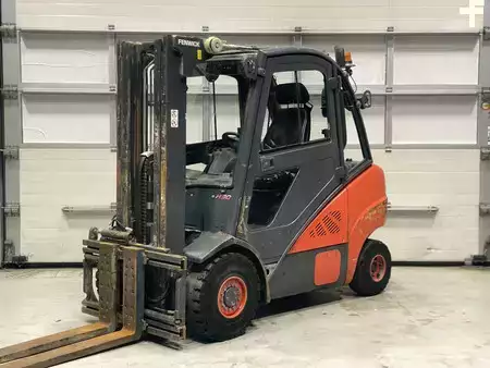 Chariots élévateurs diesel 2012  Linde H30D-01 (1)