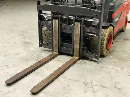 Carrelli elettrici 4 ruote 2014  Linde E35L-01 (7)