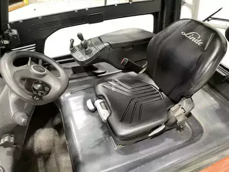 Carrelli elettrici 4 ruote 2016  Linde E35L-01 (8)