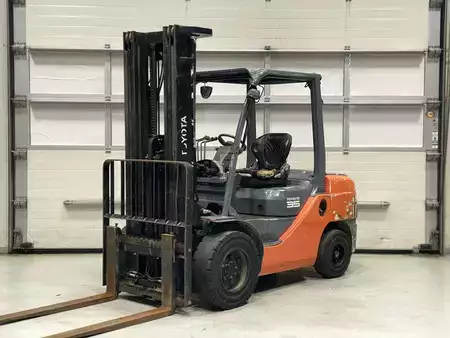 Dieseltrukki 2020  Toyota 02-8FDJF35 (1)