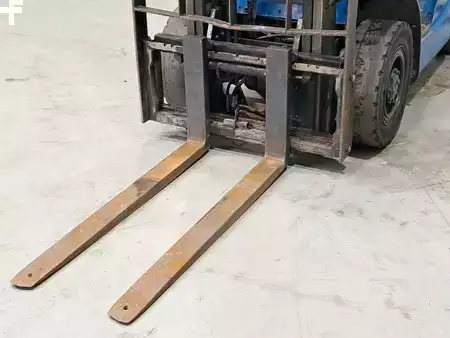 Dieselový VZV 2000  CAT Lift Trucks DP25K (7)