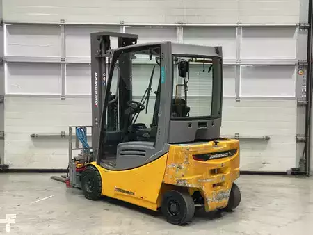 Eléctrica de 4 ruedas 2021  Jungheinrich EFG 320 (3)