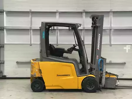 Eléctrica de 4 ruedas 2021  Jungheinrich EFG 320 (5)